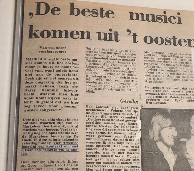 Tubantia - maandag 8 maart 1976 (foto in de BLM studio) van links naar rechts Erik Dollekamp(trompet) Dinand Leferink (zang) Aloys Elfers (zang) Arie Blankenstijn (trompet) en Ben Lansink (muzikant/studio producer).